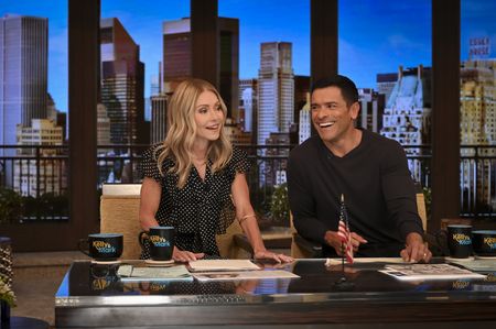 KELLY RIPA, MARK CONSUELOS