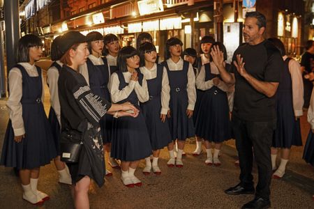 David Blaine performs street magic for Avant Gardey. (credit: National Geographic/Dana Hayes)