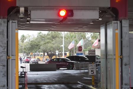 A red light on a Z-portal X-ray machine indicates that no cars should pass underneath until ready in Brownsville, Texas. (National Geographic)