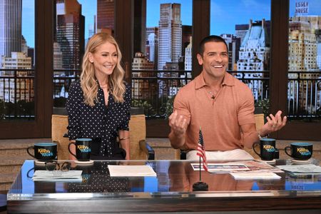 KELLY RIPA, MARK CONSUELOS