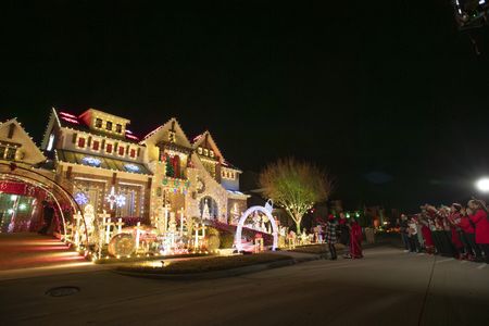 THE GREAT CHRISTMAS LIGHT FIGHT 