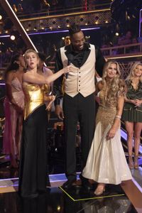 JULIANNE HOUGH, DWIGHT HOWARD, DANIELLA KARAGACH, WITNEY CARSON