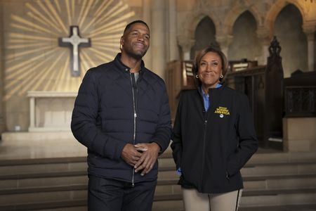 MICHAEL STRAHAN, ROBIN ROBERTS