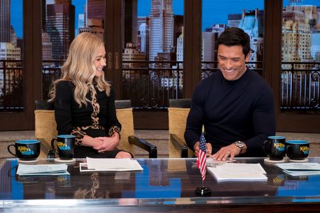 KELLY RIPA, MARK CONSUELOS