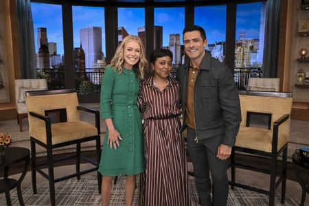 KELLY RIPA, QUINTA BRUNSON, MARK CONSUELOS