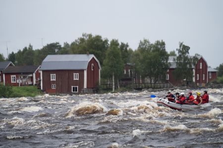 Finland - Finnish locals take Gordon Ramsay through the Kukkolankoski rapids of the Torne River. (Credit: National Geographic/Justin Mandel)