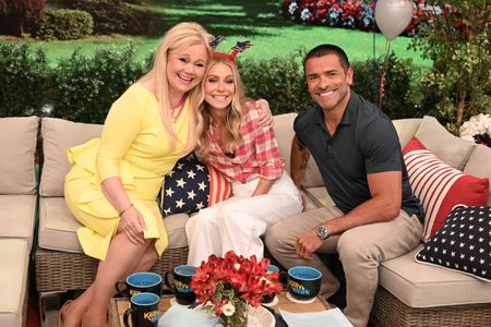 CAROLINE RHEA, KELLY RIPA, MARK CONSUELOS 