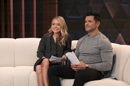 KELLY RIPA, MARK CONSUELOS