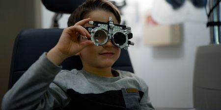 Laurent visits the eye doctor. (Credit: MRC/Jean-Sébastien Francoeur)