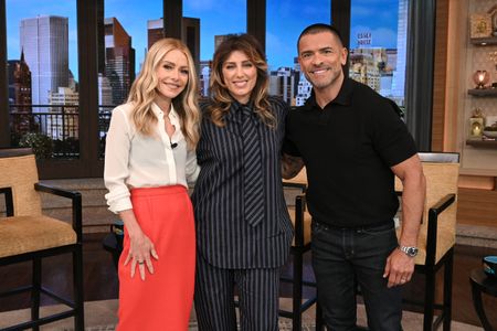 KELLY RIPA, JENNIFER ESPOSITO, MARK CONSUELOS 