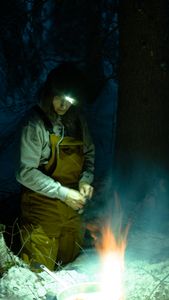 Ricko DeWilde cooks a meal for himself and his daughter Skarlett over an open fire in the wilderness.(BBC Studios Reality Productions, LLC/Jensen Walker)