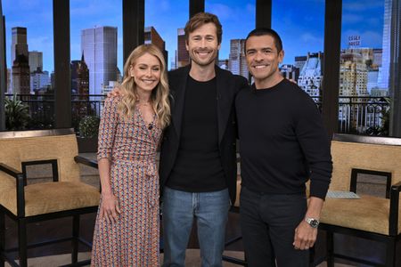 KELLY RIPA, GLEN POWELL, MARK CONSUELOS