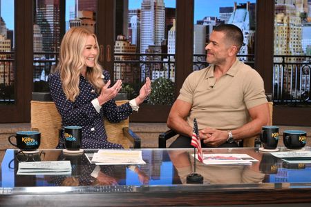 KELLY RIPA, MARK CONSUELOS 