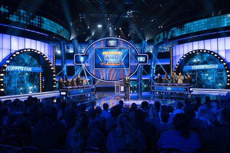 CELEBRITY FAMILY FEUD