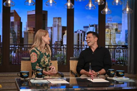 KELLY RIPA, MARK CONSUELOS