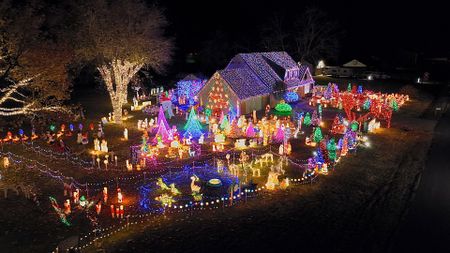 THE GREAT CHRISTMAS LIGHT FIGHT