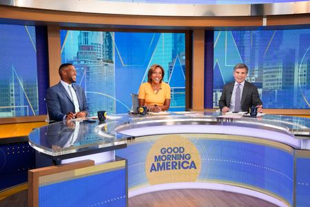 MICHAEL STRAHAN, ROBIN ROBERTS, GEORGE STEPHANOPOULOS