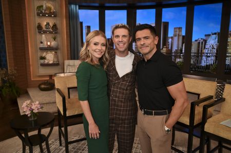 KELLY RIPA, JAKE SHEARS, MARK CONSUELOS