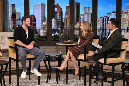 LIAM HEMSWORTH, KELLY RIPA, MARK CONSUELOS