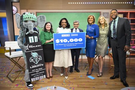 ELLIE THE ELEPHANT, MS. IANNACONE, SHERYL LEE RALPH, GEORGE STEPHANOPOULOS, ROBIN ROBERTS, LARA SPENCER, MICHAEL STRAHAN