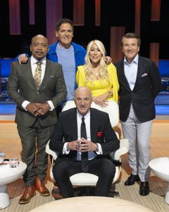 DAYMOND JOHN, MARK CUBAN, KEVIN O'LEARY, LORI GREINER, ROBERT HERJAVEC