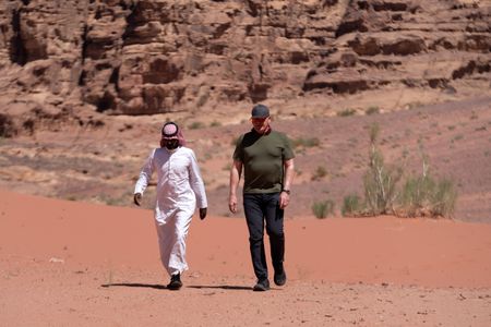 Ali and Gordon Ramsay walk in the Wadi Rum desert. (National Geographic/Justin Mandel)