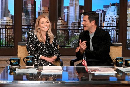 KELLY RIPA, MARK CONSUELOS