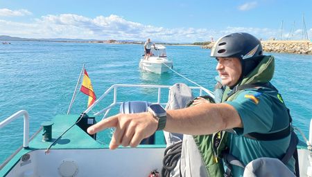 Guardia Civil tows a pleasure boat. (National Geographic/Jose Antonio Gavilán Tobal)