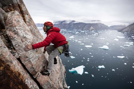 Alex Honnold climbing Ingmikortilaq. (photo credit: National Geographic/Pablo Durana)