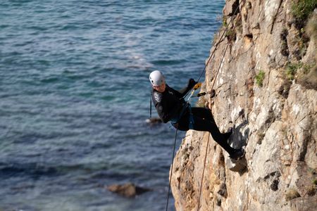 Gordon Ramsay rappels off the coast of Spain in search of percebes. (National Geographic/Justin Mandel)