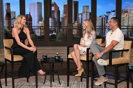 KATE UPTON, KELLY RIPA, MARK CONSUELOS