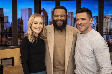 KELLY RIPA, ANTHONY ANDERSON, MARK CONSUELOS