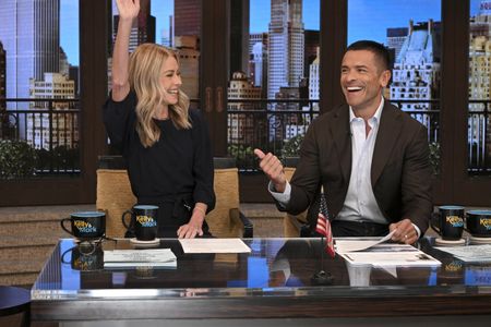 KELLY RIPA, MARK CONSUELOS