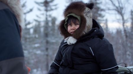 Keenan DeWilde learns how to set traps from his father, Ricko DeWilde. (BBC Studios/Ryan Walsh)