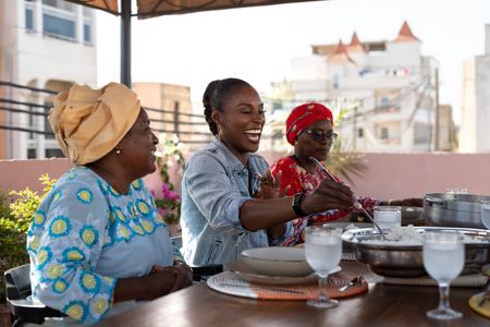 Aissa Diop, Issa Rae and Marie Diop dine on Soupe Kanja. (National Geographic/John Wendle)