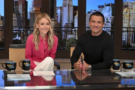 KELLY RIPA, MARK CONSUELOS